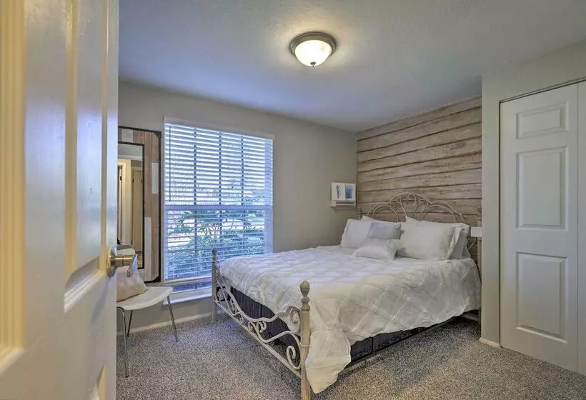 Near Beaches & Dining: Palm Harbor Gem W/ Pool