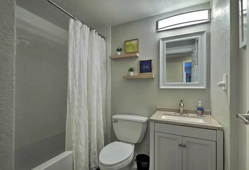 Near Beaches & Dining: Palm Harbor Gem W/ Pool