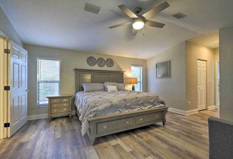 Near Beaches & Dining: Palm Harbor Gem W/ Pool