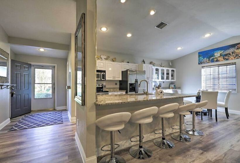 Near Beaches & Dining: Palm Harbor Gem W/ Pool