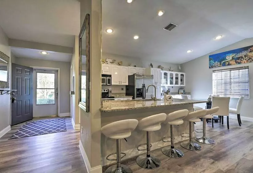 Near Beaches & Dining: Palm Harbor Gem W/ Pool