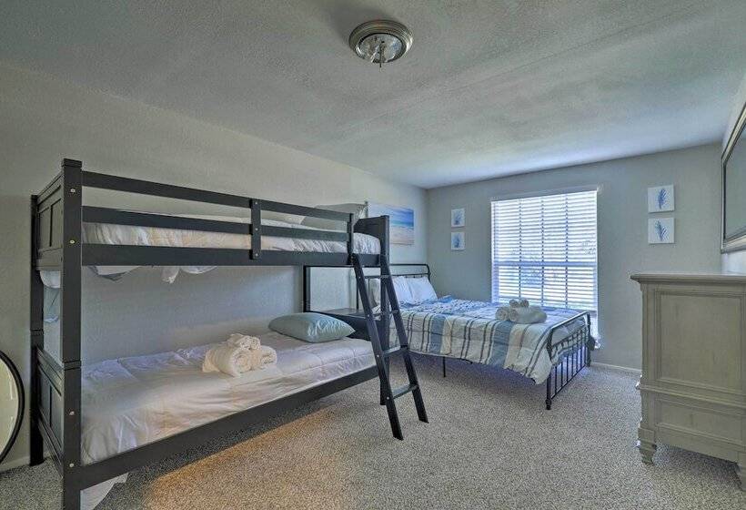 Near Beaches & Dining: Palm Harbor Gem W/ Pool