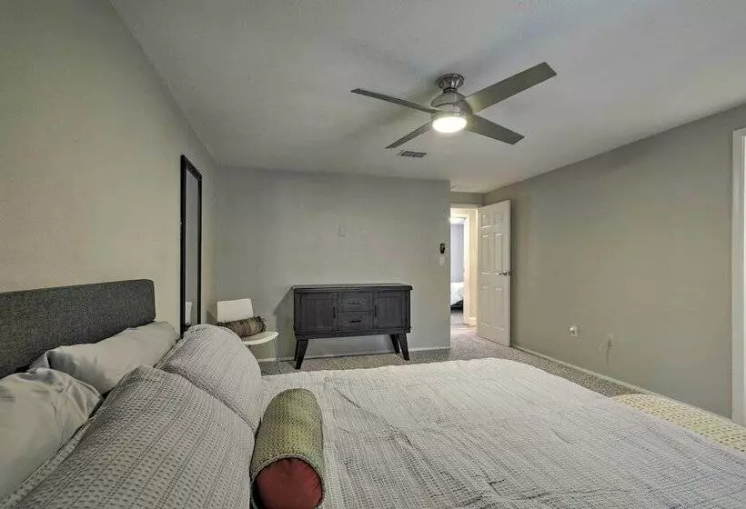 Near Beaches & Dining: Palm Harbor Gem W/ Pool