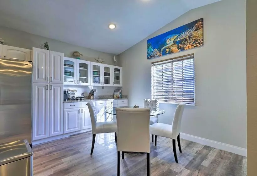 Near Beaches & Dining: Palm Harbor Gem W/ Pool