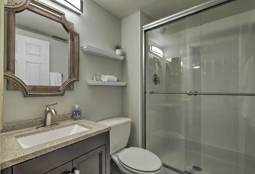 Near Beaches & Dining: Palm Harbor Gem W/ Pool