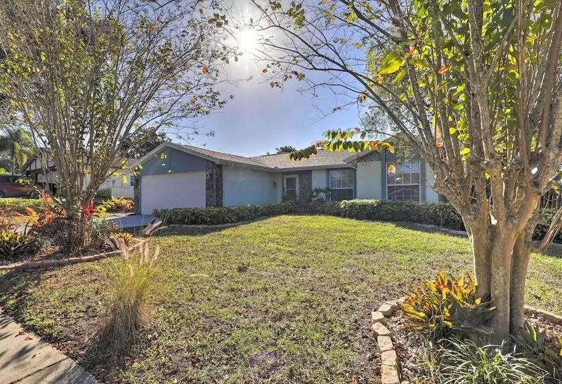 Near Beaches & Dining: Palm Harbor Gem W/ Pool