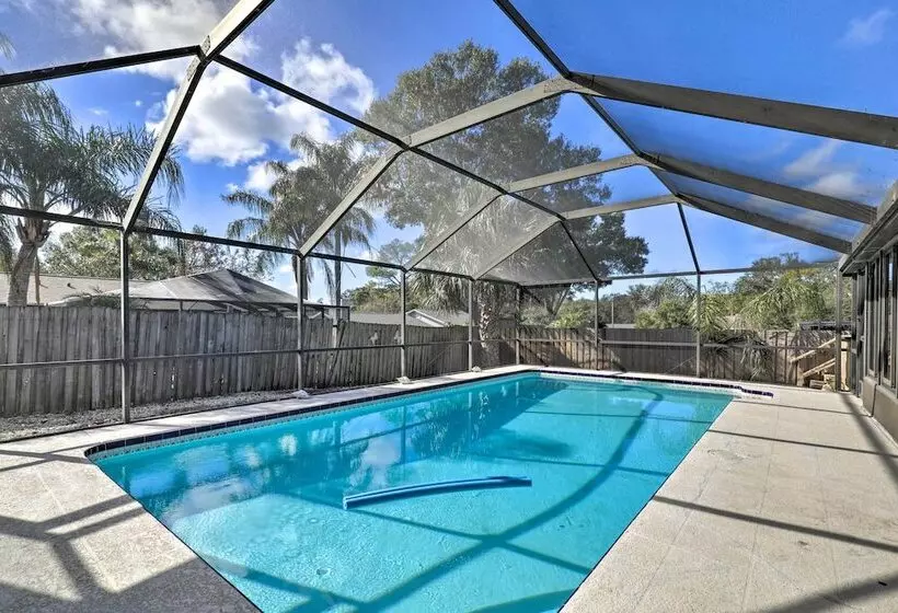 Near Beaches & Dining: Palm Harbor Gem W/ Pool