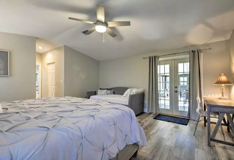 Near Beaches & Dining: Palm Harbor Gem W/ Pool