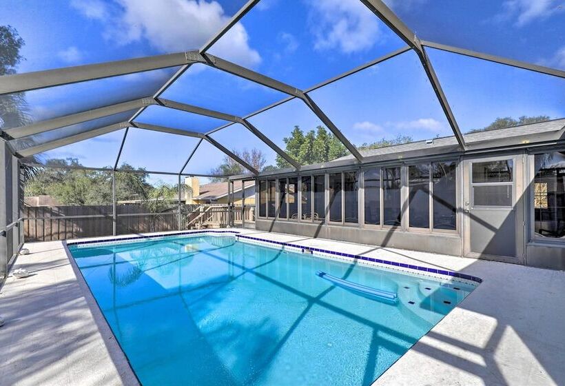 Near Beaches & Dining: Palm Harbor Gem W/ Pool