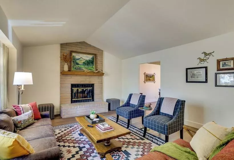 Pet Friendly Escape W/ Game Room & Fire Pit!