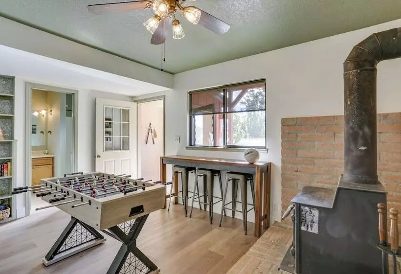 Pet Friendly Escape W/ Game Room & Fire Pit!