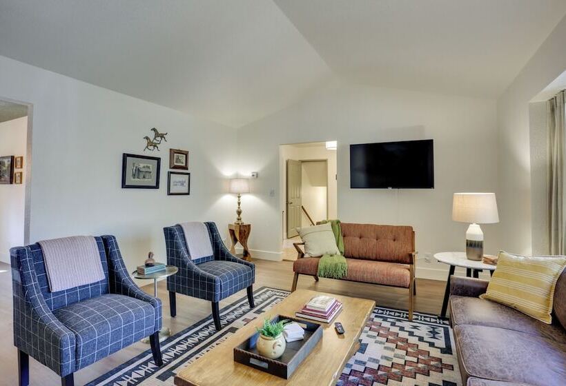 Pet Friendly Escape W/ Game Room & Fire Pit!