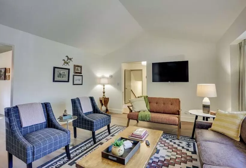 Pet Friendly Escape W/ Game Room & Fire Pit!