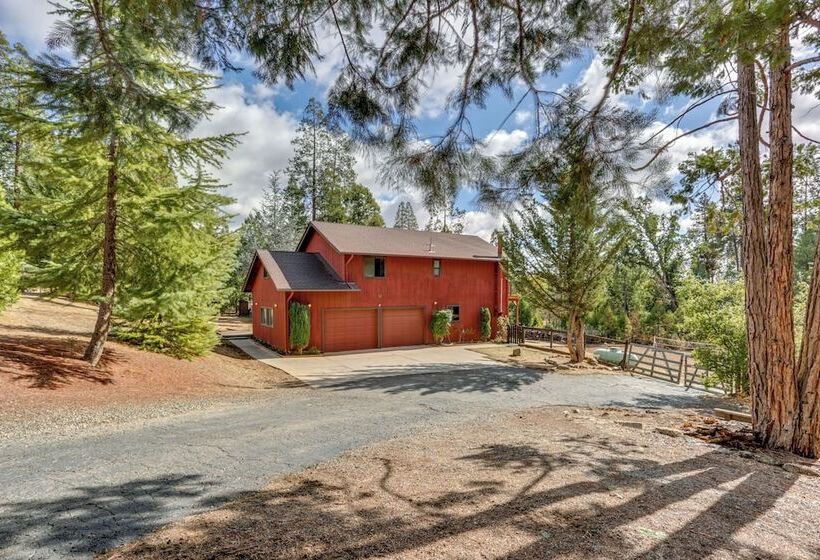 Pet Friendly Escape W/ Game Room & Fire Pit!