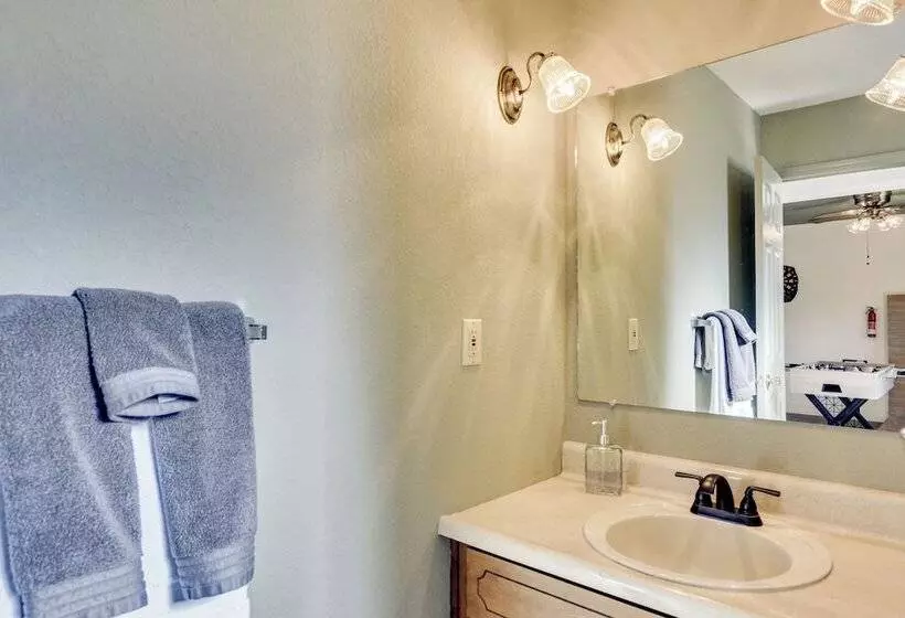 Pet Friendly Escape W/ Game Room & Fire Pit!