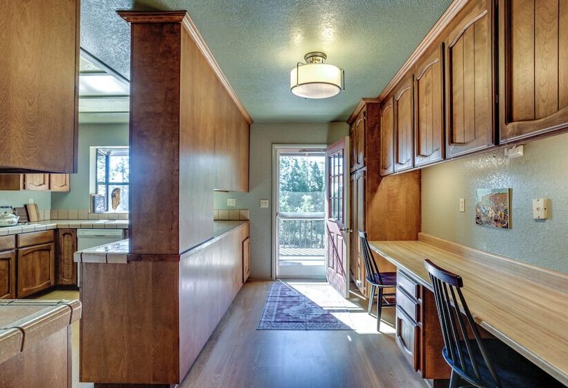 Pet Friendly Escape W/ Game Room & Fire Pit!