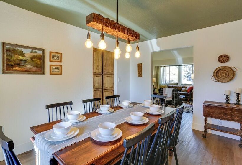 Pet Friendly Escape W/ Game Room & Fire Pit!