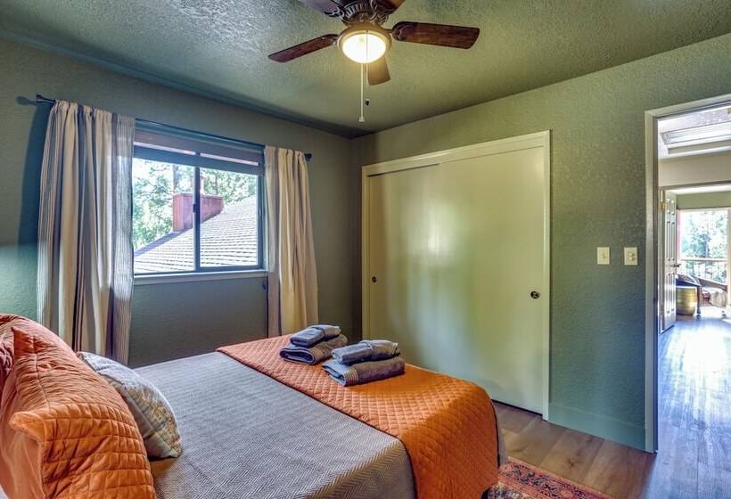 Pet Friendly Escape W/ Game Room & Fire Pit!