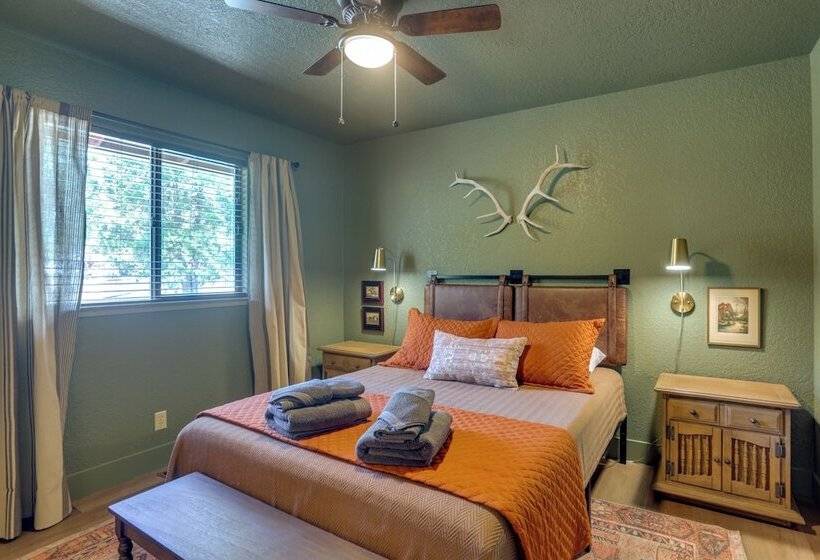 Pet Friendly Escape W/ Game Room & Fire Pit!