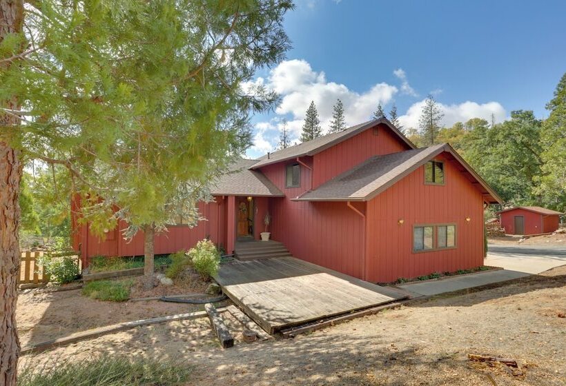 Pet Friendly Escape W/ Game Room & Fire Pit!