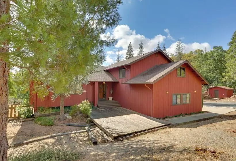 Pet Friendly Escape W/ Game Room & Fire Pit!