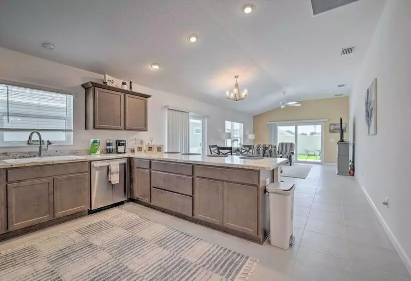 Lanai & Resort Amenities: The Villages Getaway