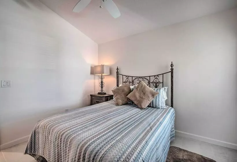 Lanai & Resort Amenities: The Villages Getaway