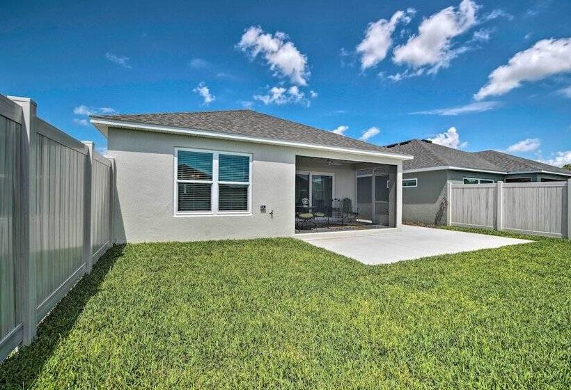 Lanai & Resort Amenities: The Villages Getaway