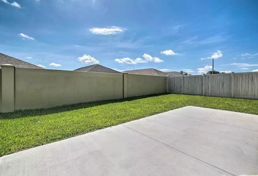 Lanai & Resort Amenities: The Villages Getaway