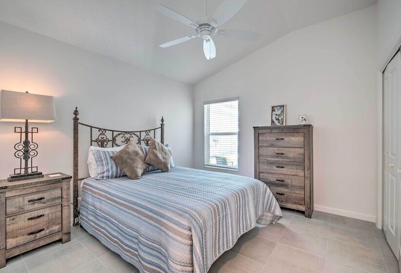 Lanai & Resort Amenities: The Villages Getaway