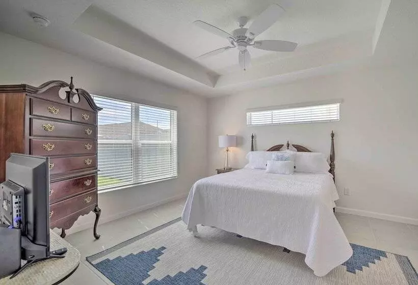 Lanai & Resort Amenities: The Villages Getaway