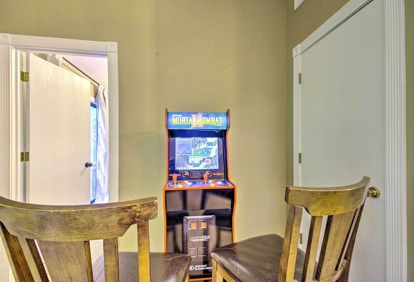 Margarita Resort Retreat In Osage Beach!