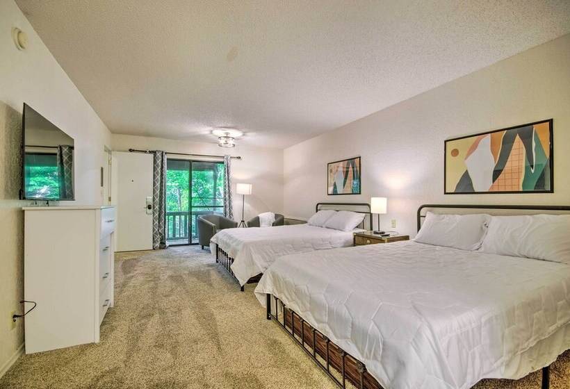 Margarita Resort Retreat In Osage Beach!