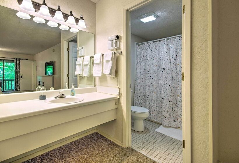 Margarita Resort Retreat In Osage Beach!