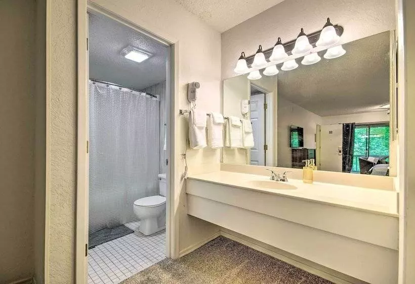 Margarita Resort Retreat In Osage Beach!