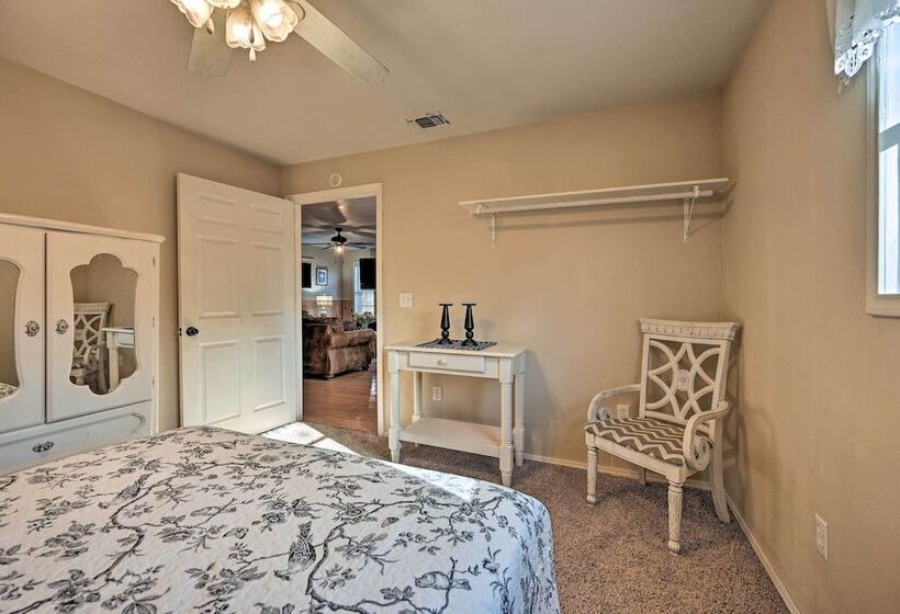 Pet Friendly  Shady Oaks  Broken Bow Gem W/ Patio!