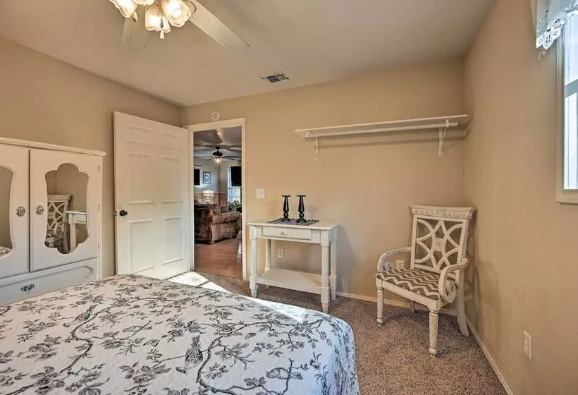 Pet Friendly  Shady Oaks  Broken Bow Gem W/ Patio!