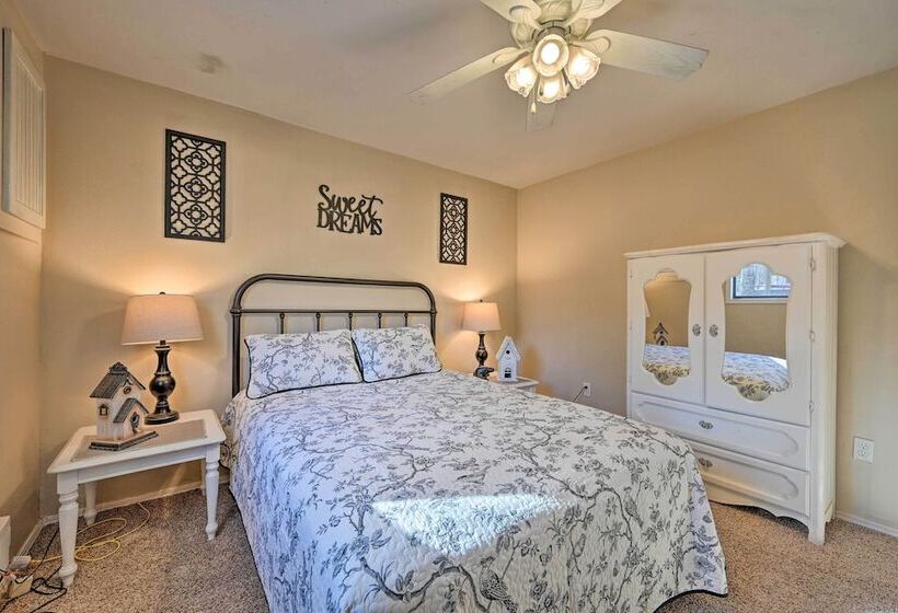 Pet Friendly  Shady Oaks  Broken Bow Gem W/ Patio!