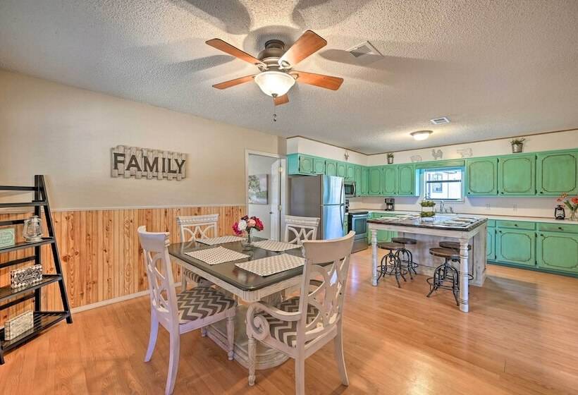 Pet Friendly  Shady Oaks  Broken Bow Gem W/ Patio!