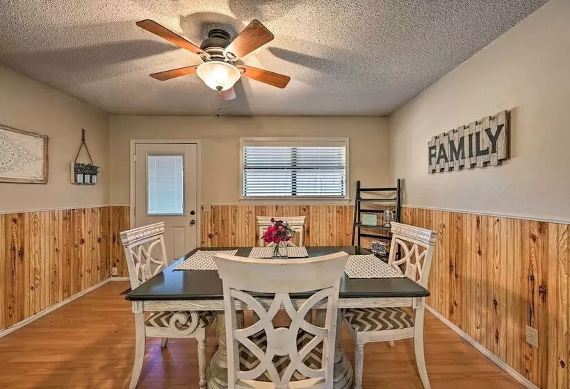 Pet Friendly  Shady Oaks  Broken Bow Gem W/ Patio!