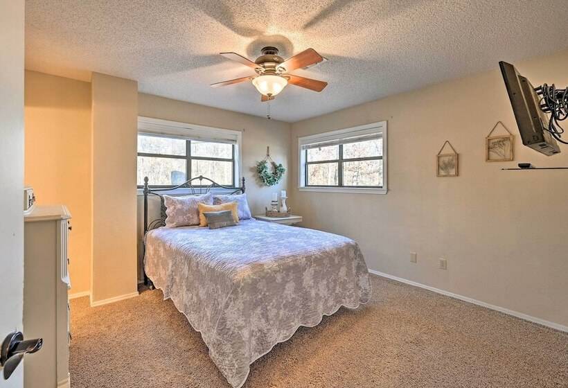 Pet Friendly  Shady Oaks  Broken Bow Gem W/ Patio!