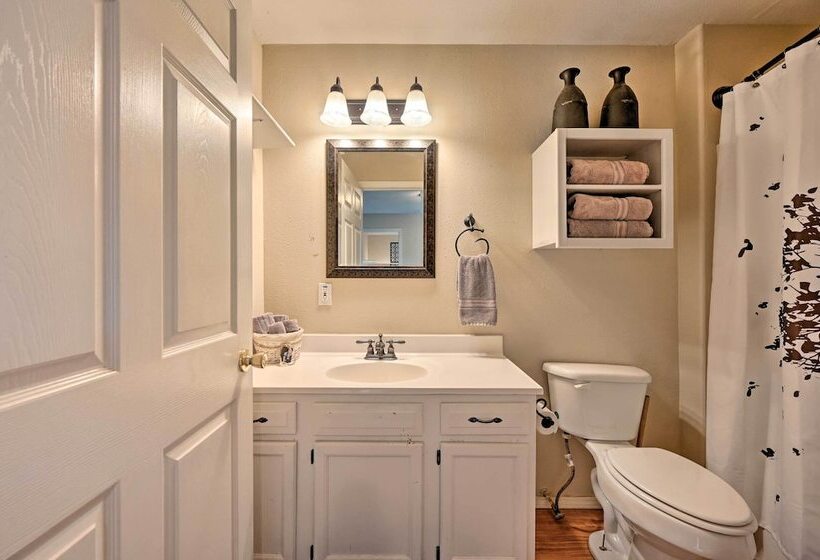 Pet Friendly  Shady Oaks  Broken Bow Gem W/ Patio!