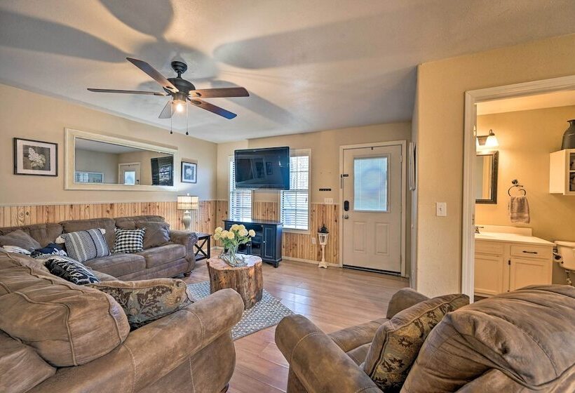 Pet Friendly  Shady Oaks  Broken Bow Gem W/ Patio!