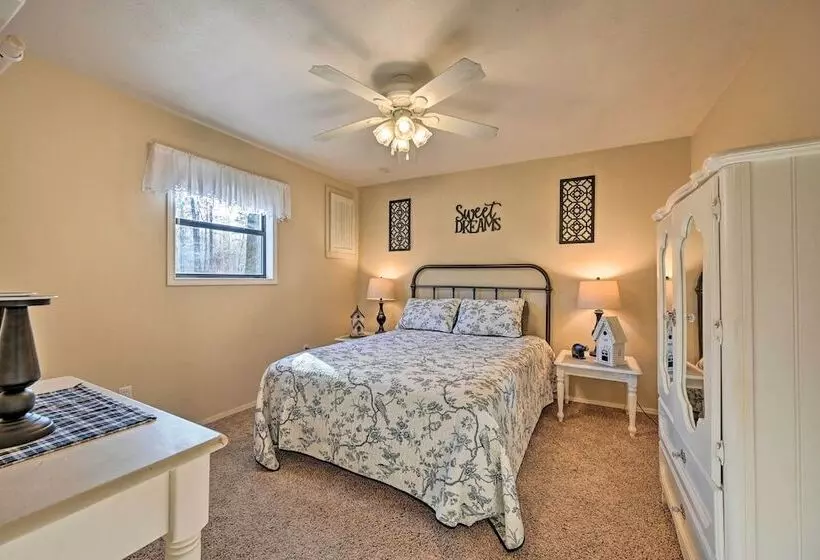 Pet Friendly  Shady Oaks  Broken Bow Gem W/ Patio!