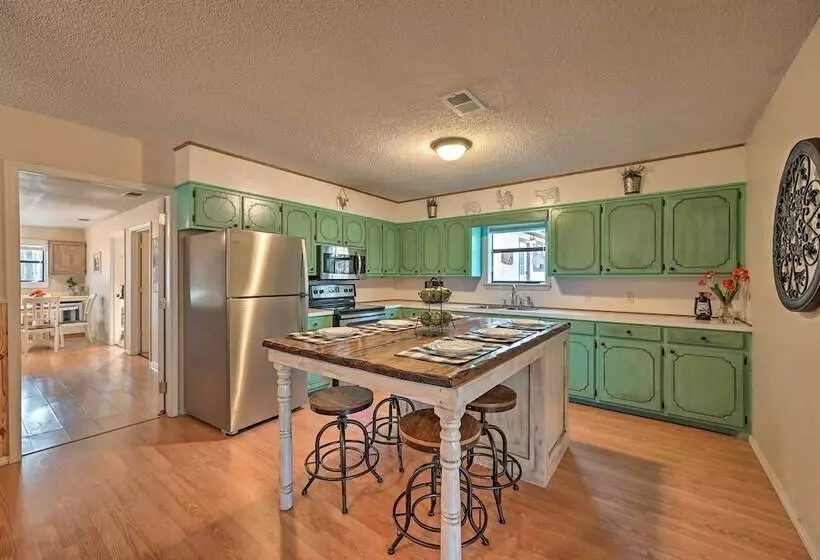 Pet Friendly  Shady Oaks  Broken Bow Gem W/ Patio!