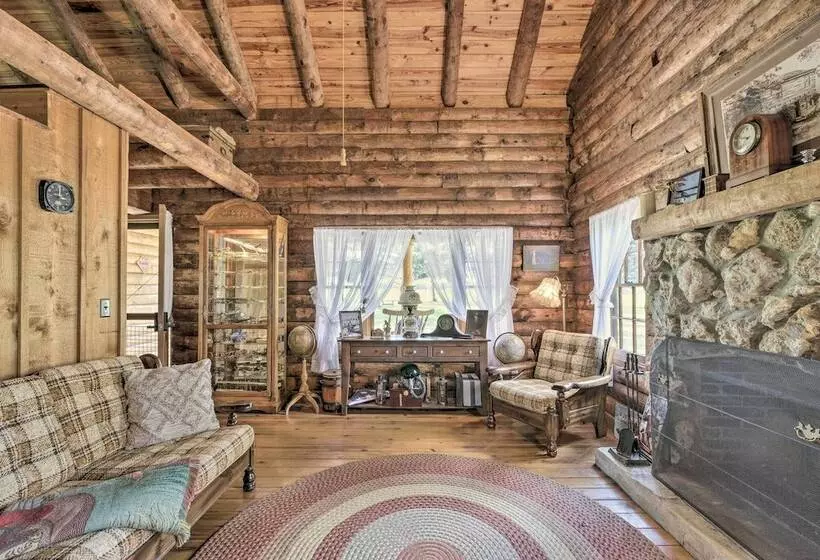 Quaint & Quiet Belleview Cabin On 35 Acres!
