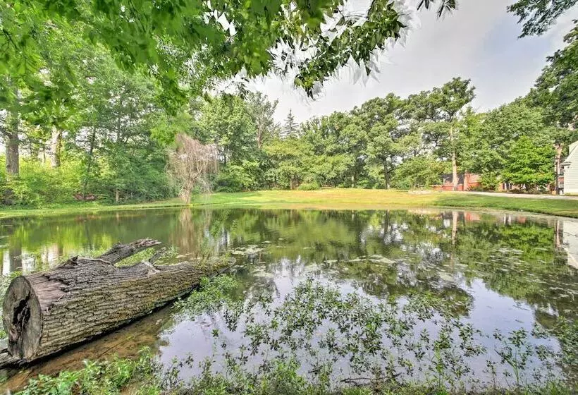 Quiet St Charles Cottage W/ Patio & 4 Acres