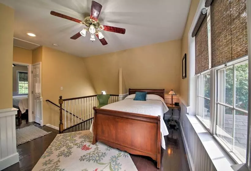 Quiet St Charles Cottage W/ Patio & 4 Acres