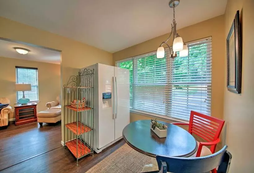 Quiet St Charles Cottage W/ Patio & 4 Acres