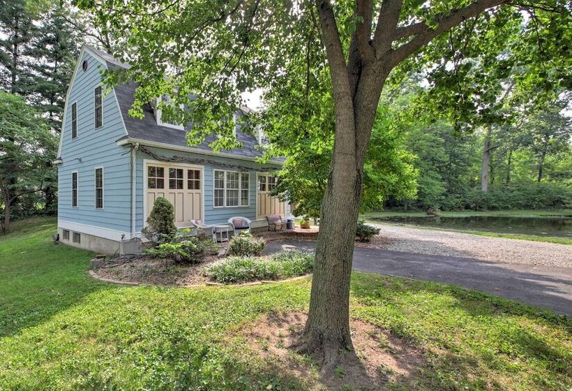 Quiet St Charles Cottage W/ Patio & 4 Acres